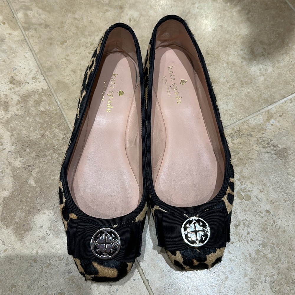 Kate Spade Leopard print ballet flats size 7 EUC/GUC gold emblem black bow